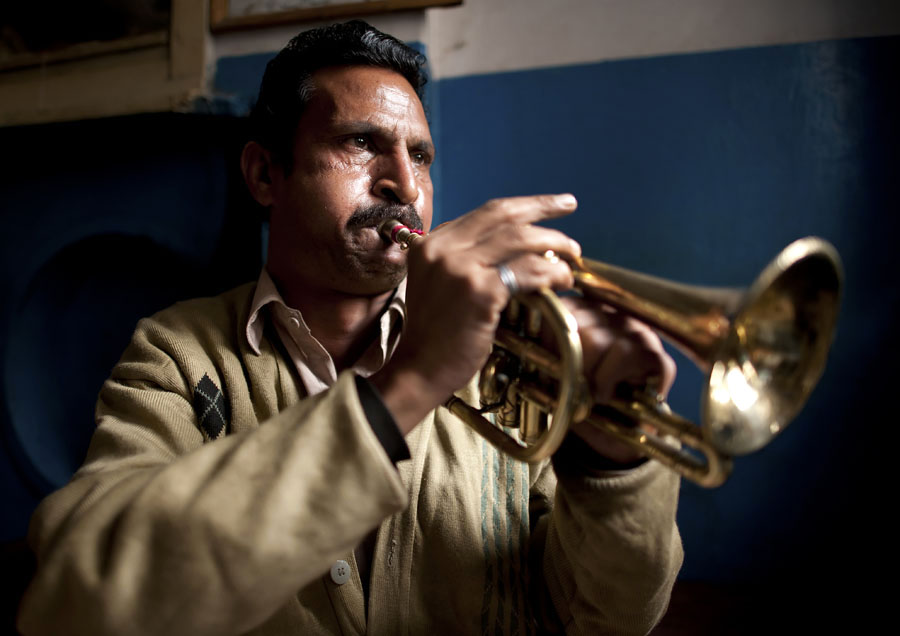 band wala, trumpet player, Sohni band lahore, musical instrument