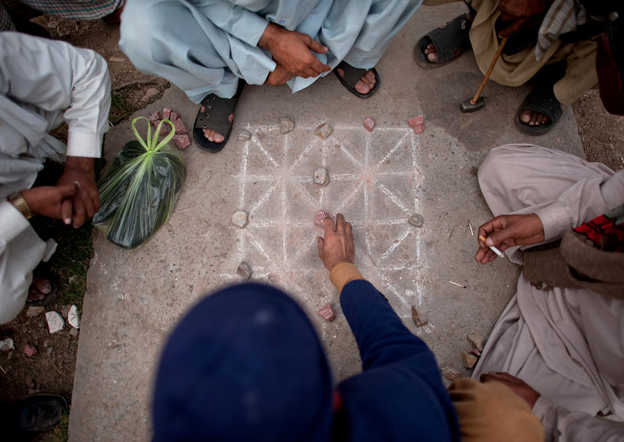 checkers, desi games, street games, fun games, lahore games, lahore sports, old pakistani games
