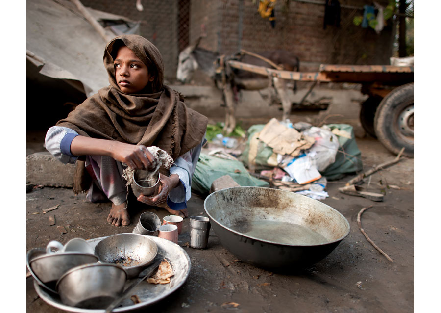 jhuggi, child labor, young girl, working pre-teen, poor, poverty, extreme poverty, lowest income, Child Right Protection